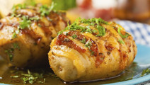 Patatas Hasselback con bacon y queso
