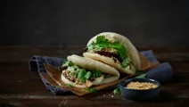 Steamed bao buns med chilistekt svamp