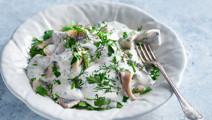 Gravad strömming i örtsås