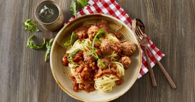 Lady & Vagabonden spaghetti med kødboller og spicy tomat-flødesauce
