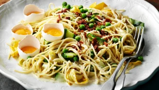 Zucchinicarbonara med ärter