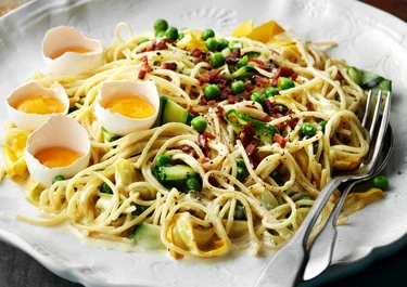 Zucchinicarbonara med ärter