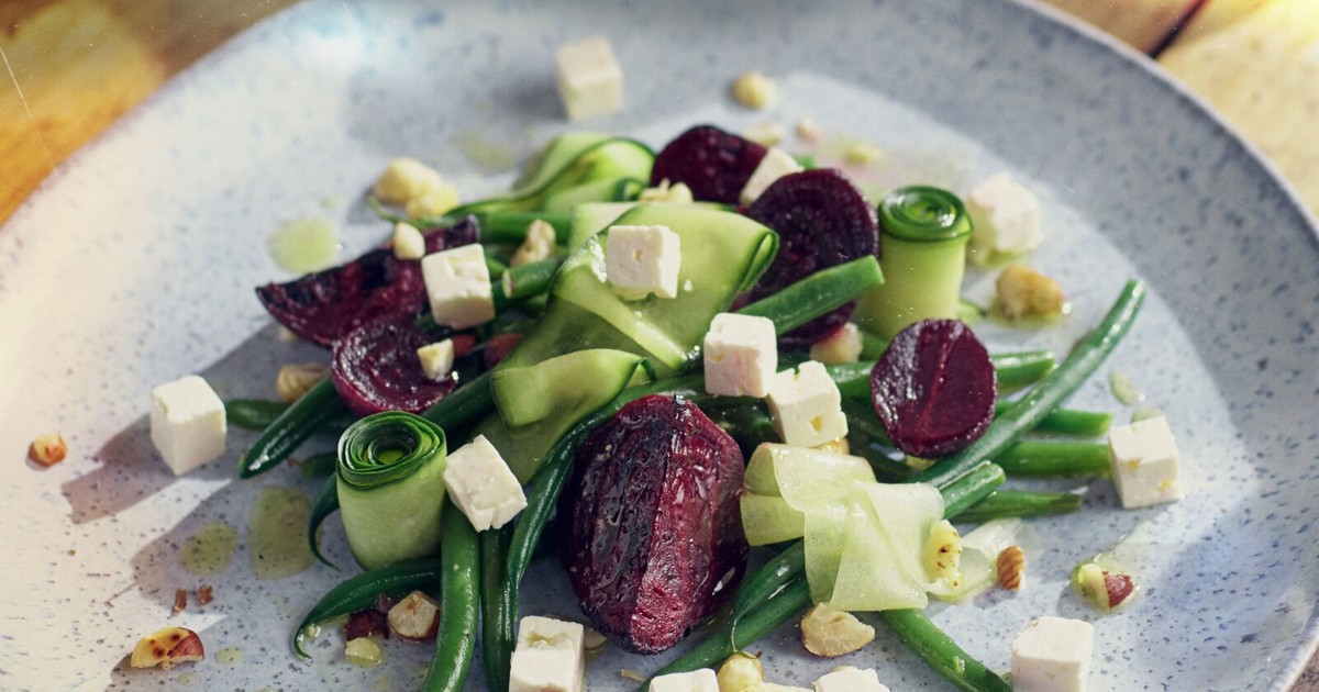 Rodbeter Oppskrift på agurksalat med rødbeter | Arla - Oppskrift | Arla Foods ...