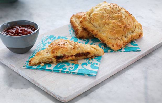 معجنات اللحمة بالجبنة