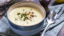 Potatis- och purjolökssoppa med linstopping