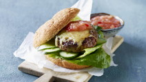 Cheeseburger med rabarberrelish