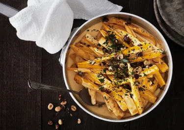 Saffranskokt palsternacka med smörrostade nötter