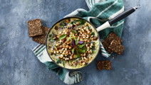Æggekage med grøntsager og halloumi