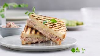 Grillattu tonnikala-juustosämpylä