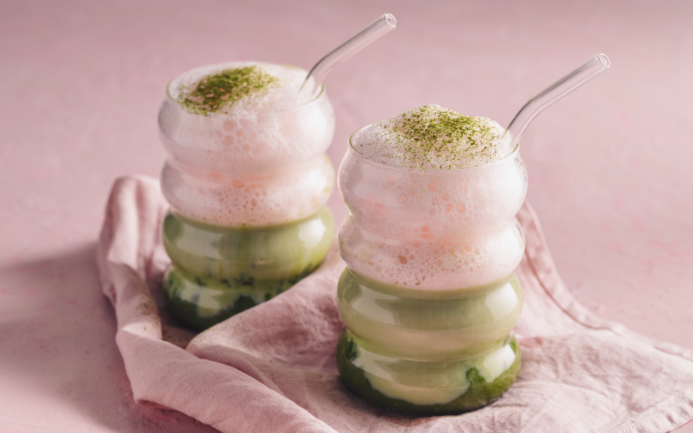 Rosa matcha latte