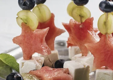 Brocheta de frutas con Arla Apetina