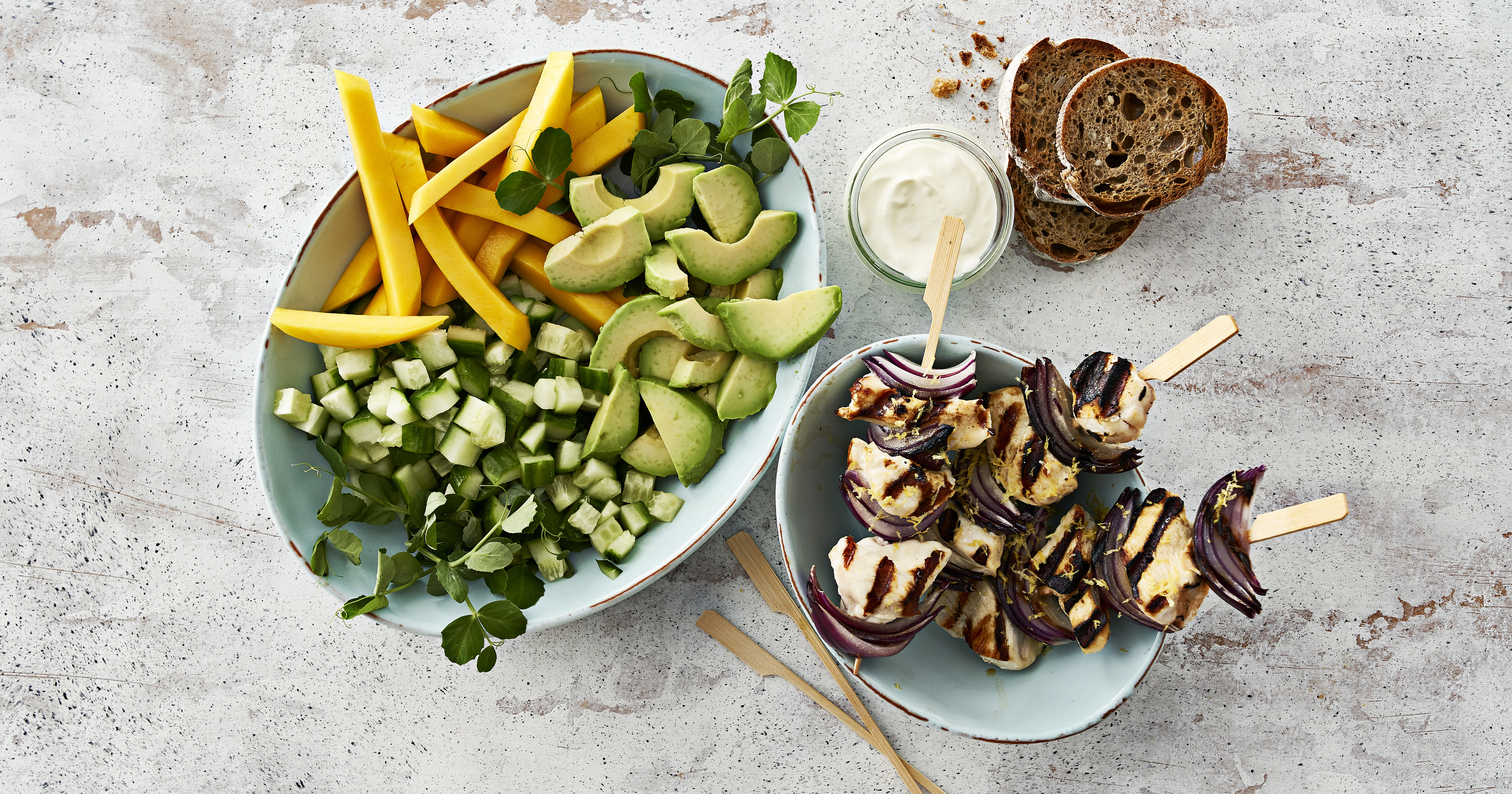 Kyllingespyd og mangosalat