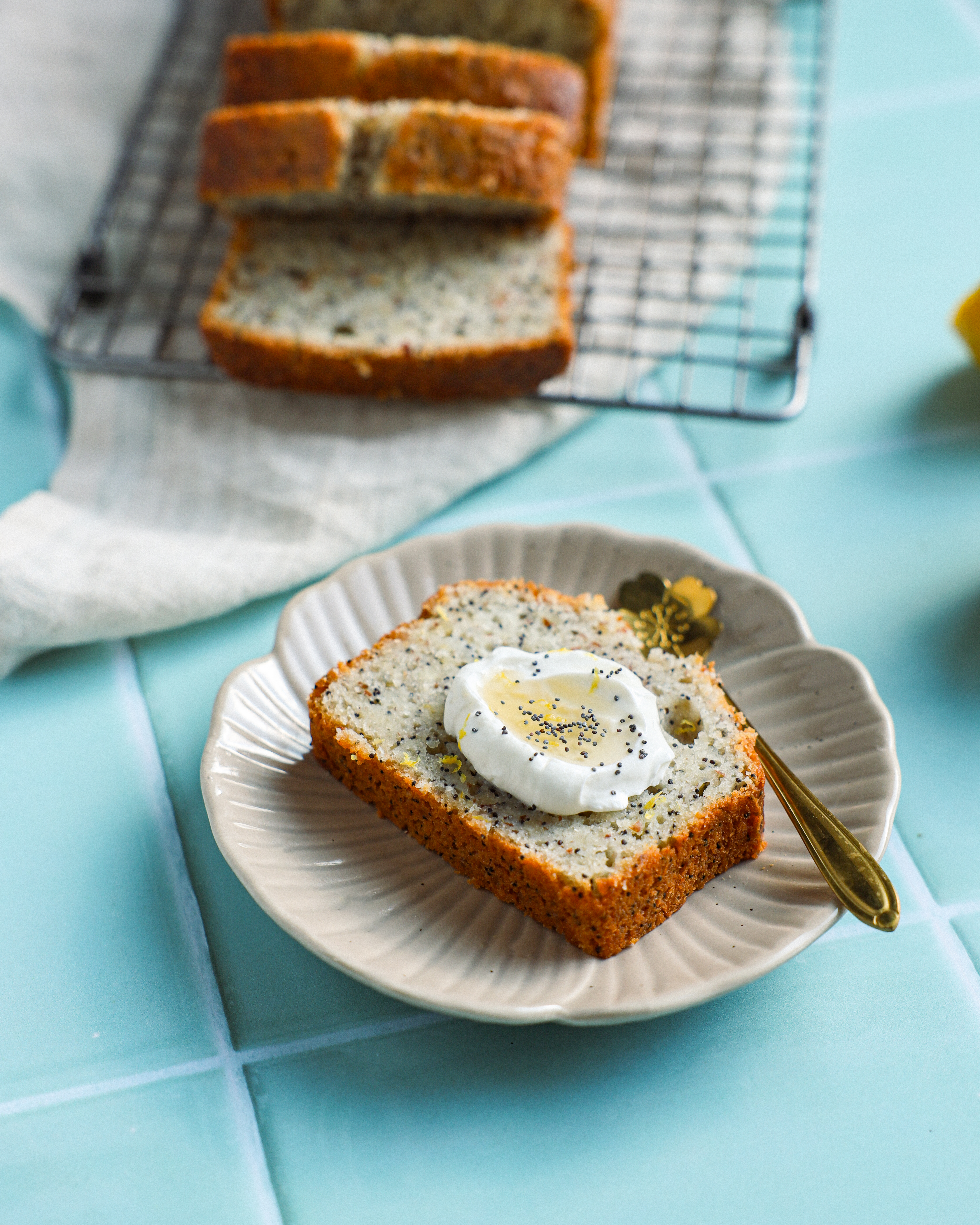 Joghurtkuchen mit Zitrone und Mohn