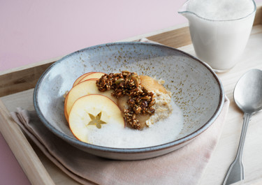 Krämig gröt med äpple och frökaramell