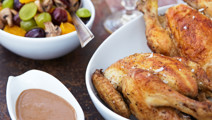 Poussiner med varm frugtsalat