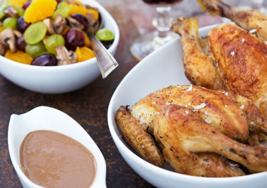 Poussiner med varm frugtsalat
