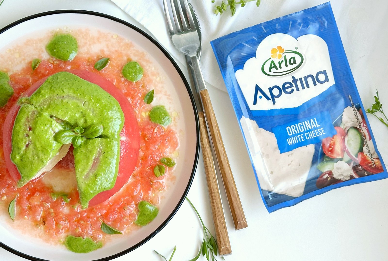 Tomate relleno con Arla Apetina y pesto de anacardos