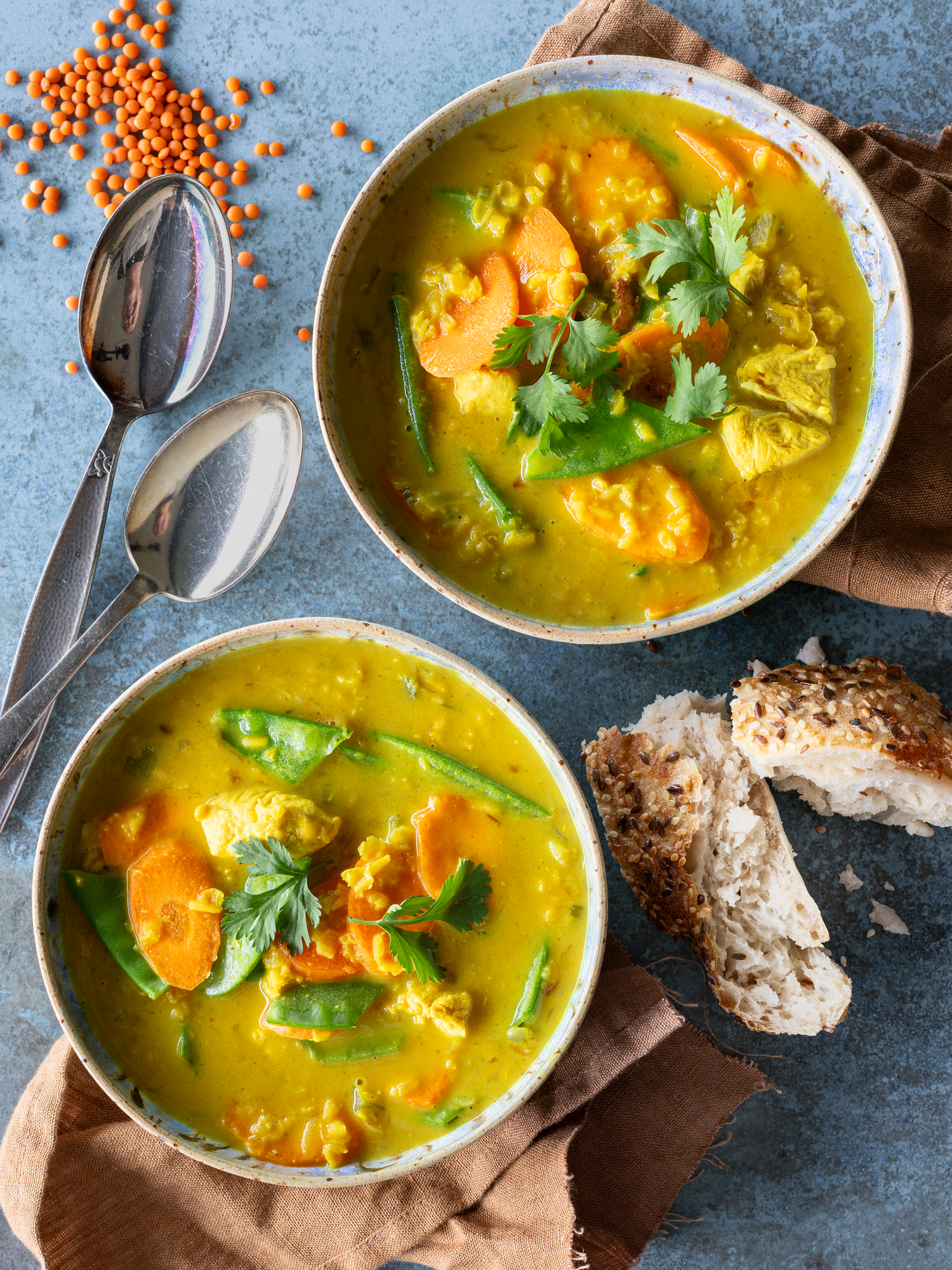 Karrysuppe med gulerødder og røde linser