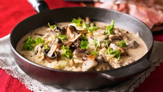 Panna med vitkål och champinjoner