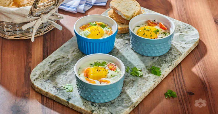 بيض مخبوز بالطماطم والكريمة