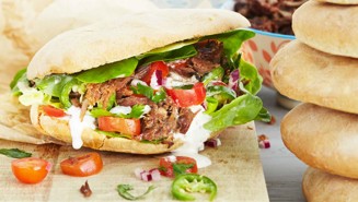Pulled beef -pita