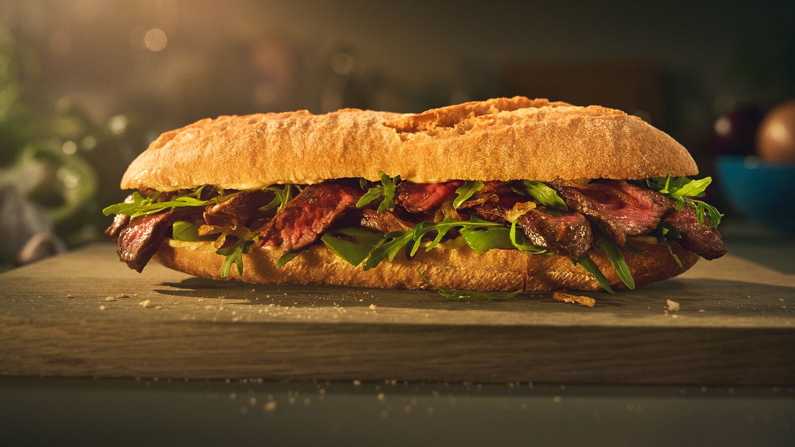 Steak sandwich with caramelised onions | Lurpak®
