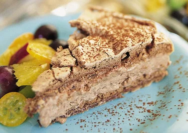 Fryst marängtårta med choklad
