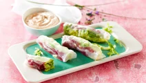 Små rispakker med bresaola og grønt