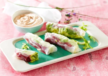 Små rispakker med bresaola og grønt