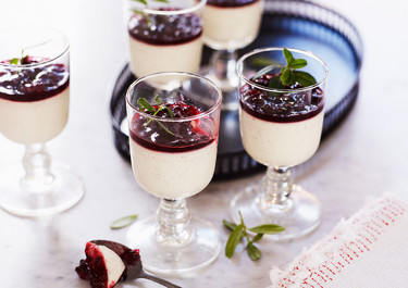 Kaneli-puolukka panna cotta