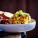 Macarrones con queso cheddar, verduras y bacon