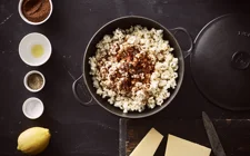 Chili cheese popcorn with grated Havarti
