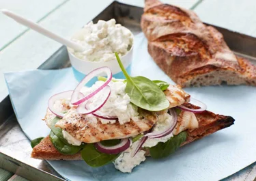 Grillad kycklingburgare med ädelost