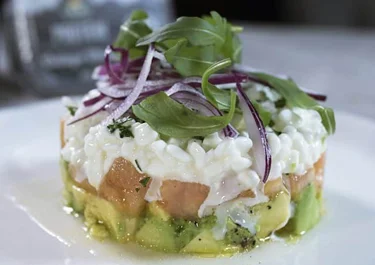 Tartar de tomate y aguacate con Arla Protein Cottage