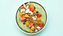 Groene smoothie bowl met Arla Skyr, spinazie en gember