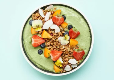 Groene smoothie bowl met Arla Skyr, spinazie en gember