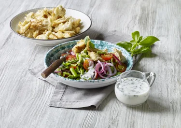 Asparagus and tomato salad with garlic croutons
