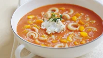 Tomatsoppa med paprika och pasta