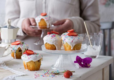 Muffins μπανάνα-σοκολάτα με βουτυράτο γλάσο