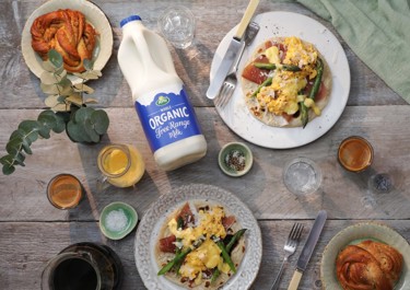 Scrambled Eggs Benedict Flatbread