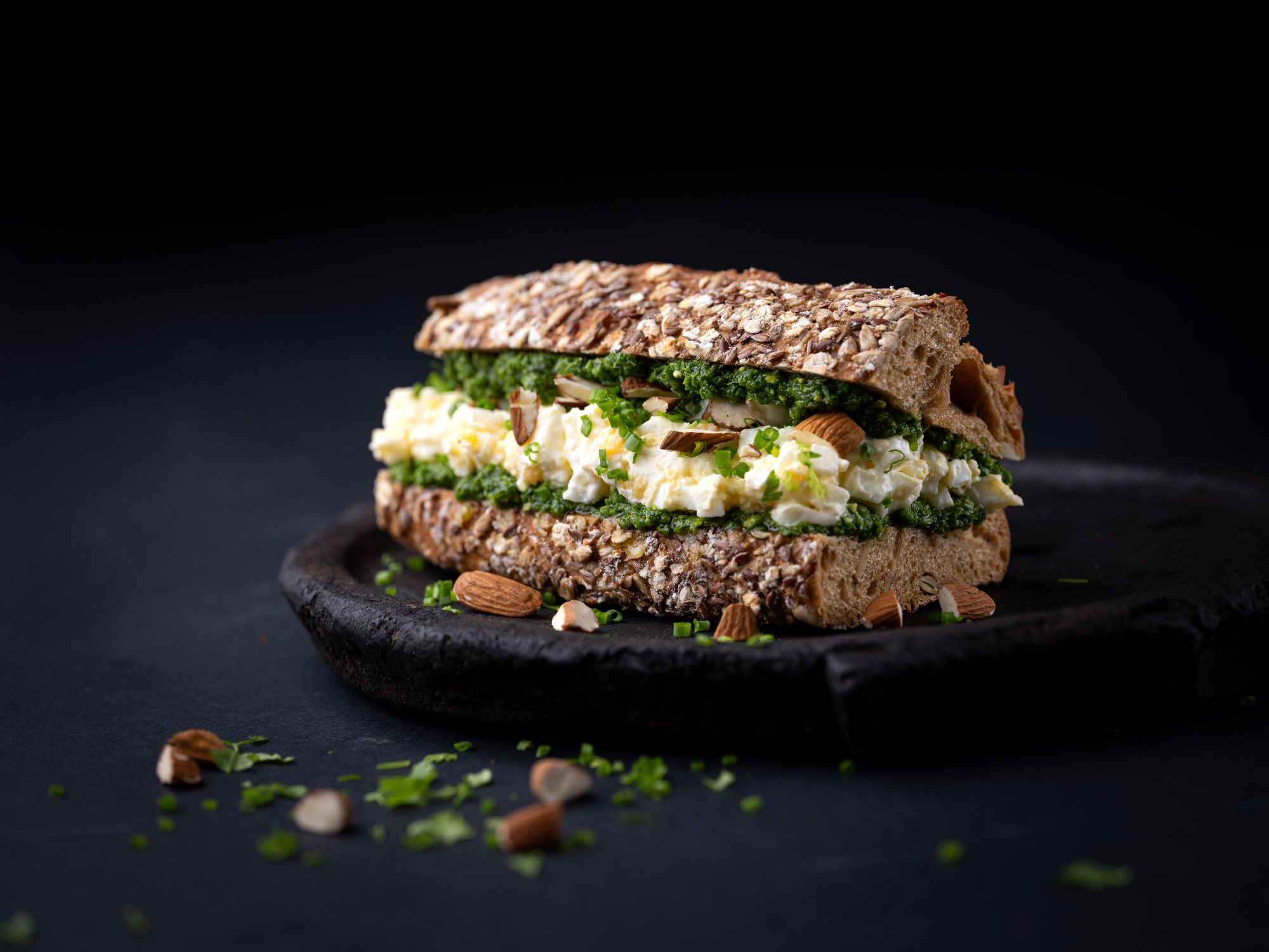 Pesto-Ei-Sandwich mit Frischkäse
