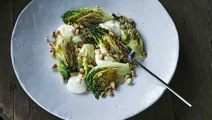 Smörstekt gemsallad med mandelemulsion