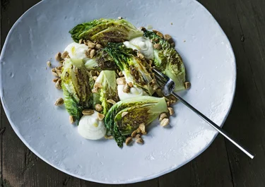 Smörstekt gemsallad med mandelemulsion