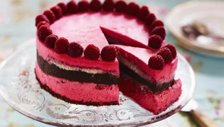 Tårta med hallonbavaroise och chokladganache