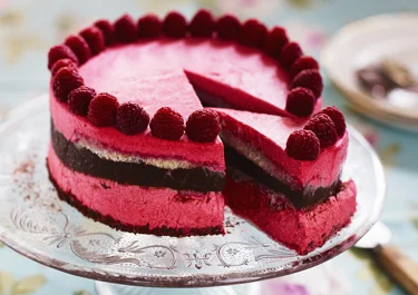 Tårta med hallonbavaroise och chokladganache