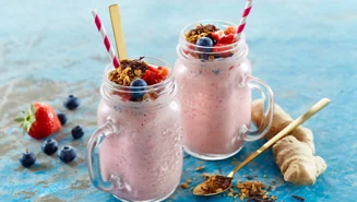 Frisk smoothie med jordbær, lime og ingefær