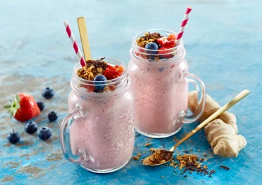Frisk smoothie med jordbær, lime og ingefær