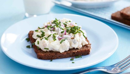 Gubbröra på rågbröd - Recept | Arla