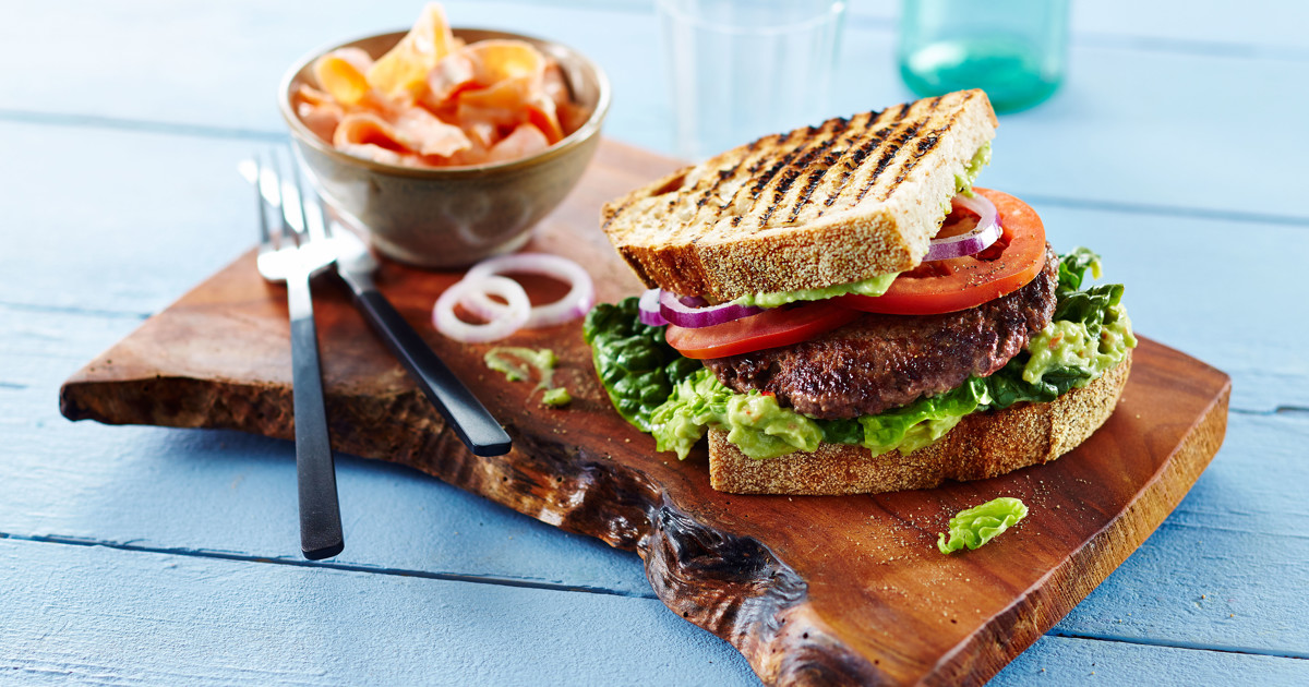 Sandwich med bøf og avocado - Nem Opskrift fra Arla | Arla