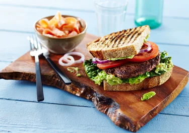 Sandwich med bøf og avocado